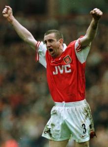 วินเทอร์เบิร์น  เริ่มต้นกับอาร์เซน่อลในตำแหน่งแบ็กขวา  แต่ในปี 1988 เคนนี่ แซนซั่มเจ้าของตำแหน่งแบ็กซ้ายได้ย้ายออกไป  พร้อมกับการเข้ามาของ ลี ดิกซั่น  เขาจึงย้ายไปเล่นเป็นแบ็กซ้ายตั้งแต่นั้นเป็นต้นมา ในฤดูกาล 1997-1998 ลงเล่นไปทั้งหมด  36 นัด